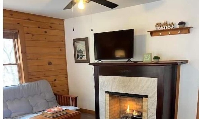 Mountain Base Cabin | 10 Min to Snowshoe! Large renovated Cabin with 4 bedrooms, 2 baths & large deck