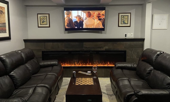 Sundridge House | Downtown Belmont & Main - Lower level