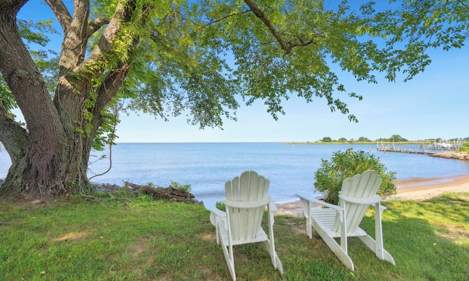 Rock Hall Cottage | Waterfront and Wonderful! Welcome to the Bayburst Lodge.