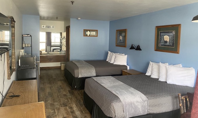 Indian Point Condo | Double Queen Room w/Kitchen Supplies