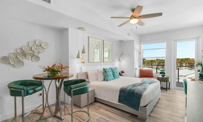 Merritt Island Condo | Portside Suite Summar