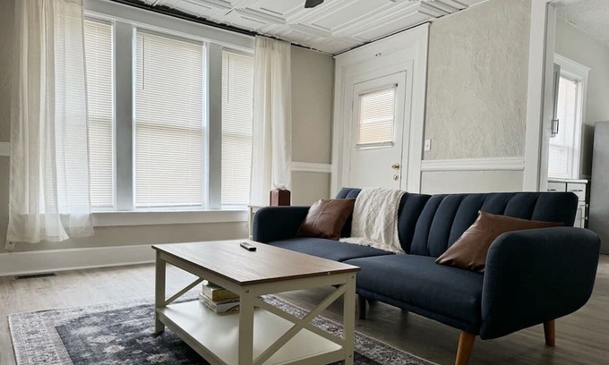 Evansville Apartment | Cherry Street Retreat A