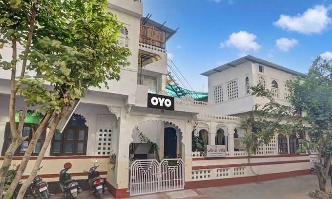 Lake Swaroop Sagar Hotel | Collection O Hotel Girnar Villa