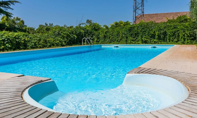 Pescia Romana Apartment | Lovely apartment for 6 people with pool, WIFI, patio, pets allowed and parking