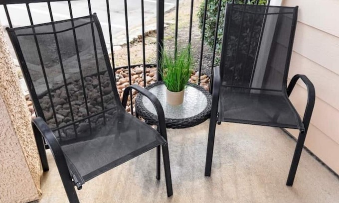 South Arlington Apartment | Sanitized Luxury 1Br 1Bath Condo/King bed/Pool/Gym