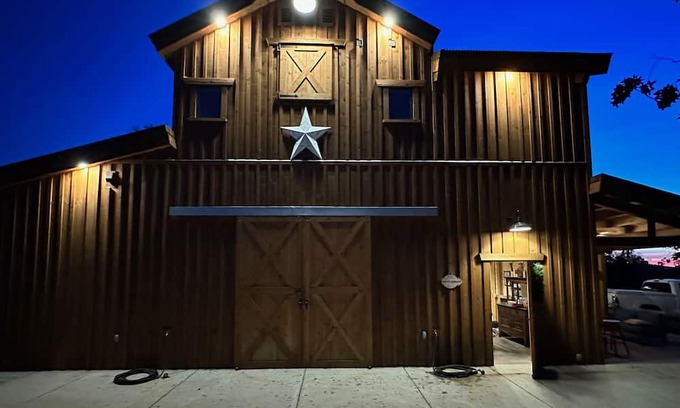 Coarsegold House | Modern Barn Retreat near Yosemite on a working cattle ranch. Pet Friendly.