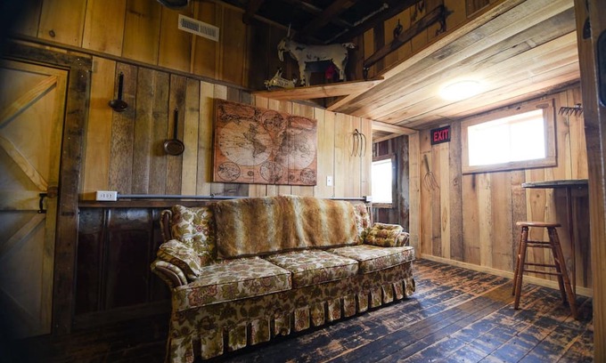 Tracy City House | Goat Pen Hostel - the Cove
