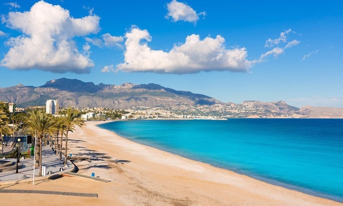 San Juan de Alicante Ski Chalet | House with private pool in Alicante