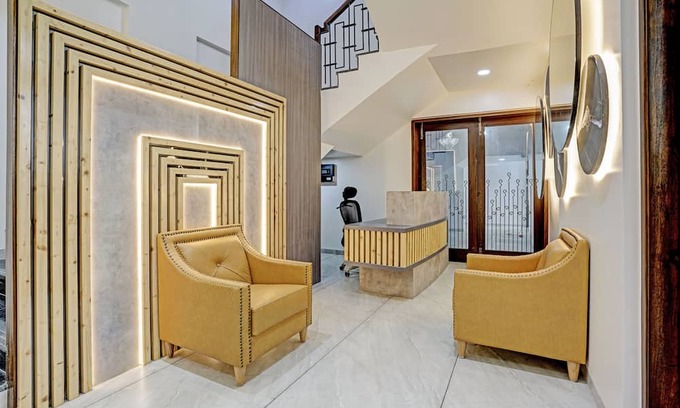 Goregaon East Hotel | OYO Flagship Hotel Global Spaces