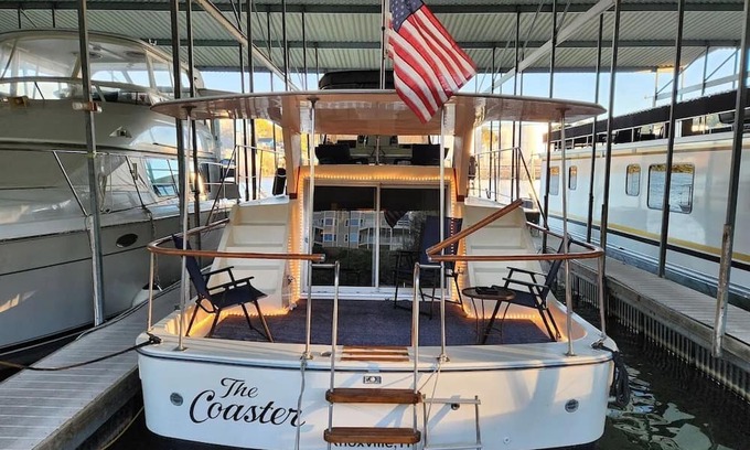 Downtown Knoxville Boat Rental | Vintage Boat - Walking Distance to Downtown & UT!! Very Unique Stay.