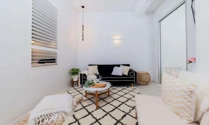 Auckland Central Business District Apartment | Prime Location on Queen St!