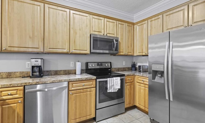 University Heights Condo | Luxury 3 BR Condo next to Shands/ UF/ Sorority Row