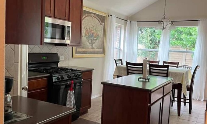 North Richland Hills House | Spacious Luxury 3BD Oasis- TX