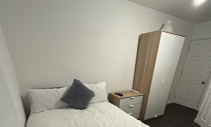 Coventry House | Ensuite room west midlands
