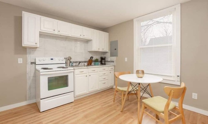 West Central Apartment | Sleepover: Endearing 1BD/1BA Downtown Springfield