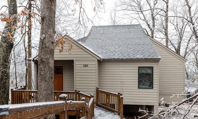 Treeloft House | Bear Necessities with Wintergreen Advantage