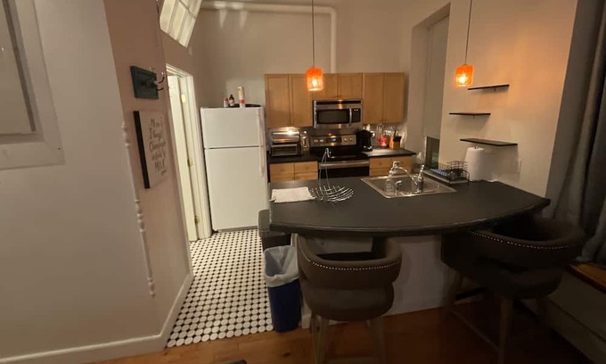 Poughkeepsie Apartment | Downtown Loft. In Poughkeepsie. Walking distance to Civic Center. Pet friendly