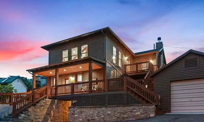 Helena House | Your Gateway to Serene Trails and Downtown Delights in Helena, MT!