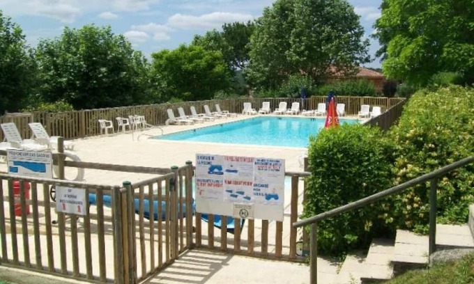 Villefranche-du-Perigord House | Mobilhome 3 étoiles - Piscine - eeeeba