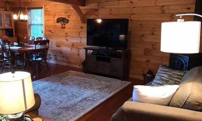 Stanardsville Cabin | The Getaway | 4 Bed, 3 Bath