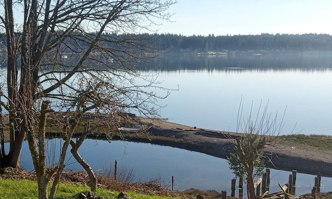 Silverdale Apartment | Charming Waterfront Apartment: Your Home Awaits