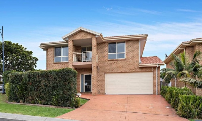 Shell Cove House | Escape to Killalea National Park,short stroll to beach with a Nature reserve