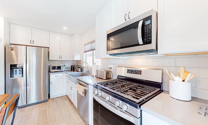 Tucson House | Dog-friendly home with private yard, covered patio, BBQ, & all-new kitchen