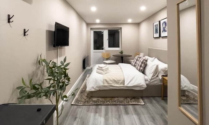 Roxeth Apartment | Private double bedroom with bathroom and amenities