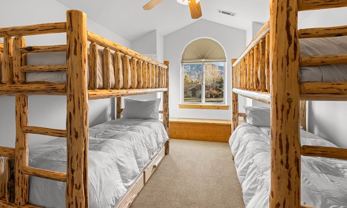 Springhill House | No longer listed on this site. Find us on the leading short term rental's site.