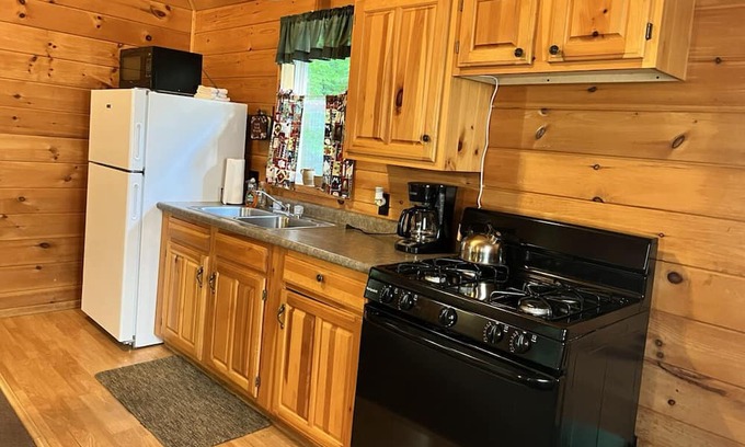 The Forks Cabin | Cabin fully equipped, trails on site, centrally located, snowmobiling, rafting