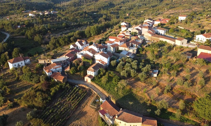 Moitas Bed & Breakfast | "Yellow House - Casa Amarela" Is a Family Run Farmhouse in the Mountains