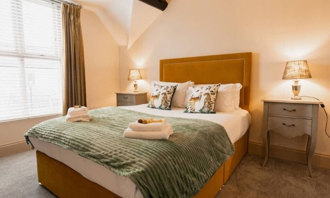Tarvin House | Stylish & modern terraced home | Sleeps up to 11