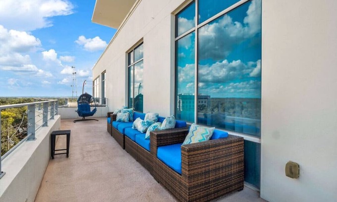 South Eola Condo | 2/2 PENTHOUSE DOWNTOWN with large Billiard room