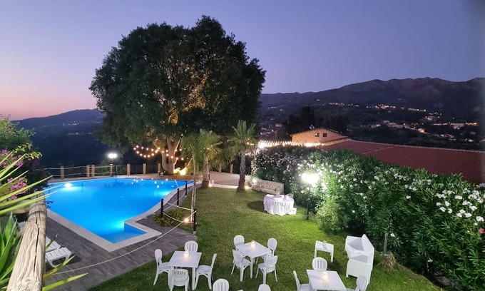 Sant'Angelo di Brolo House | Holiday Home 'Arcaloro Resort Rooms Infinito' with Sea View, Wi-Fi and Air Conditioning