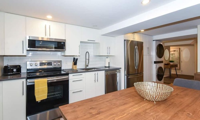 Whitehaven - Queensway Terrace North Apartment | Sophisticated 4 beds, 2 baths - Nepean - Ottawa