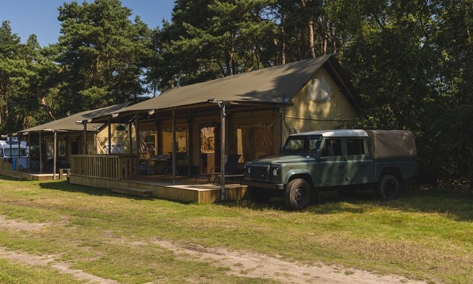 Wilsum Cabin | Camping but with the luxury of home? Stay in one of the safari tents for 5 persons at Wilsumer Berge.