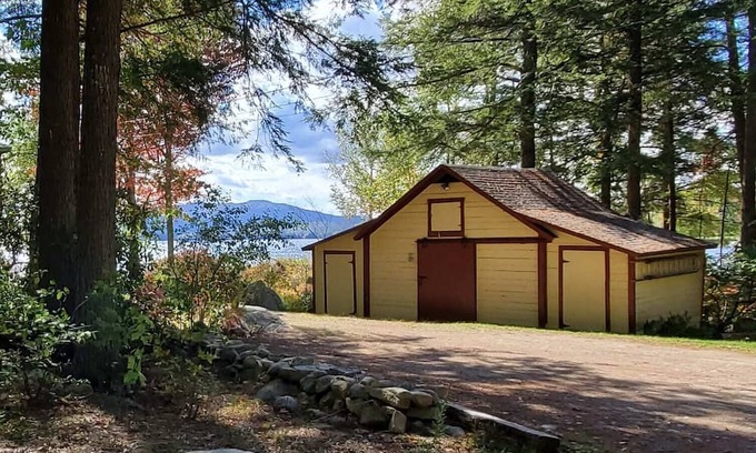 Sunapee House | Rare Gem on Lake Sunapee Great for Family Reunions