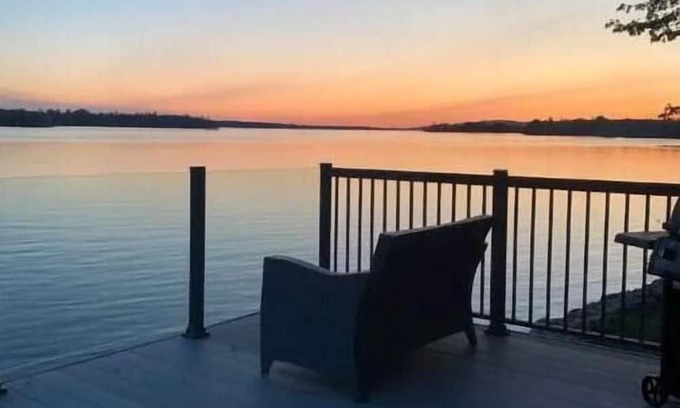 Mansfield-et-Pontefract Ski Chalet | Barefoot Beach House, Relaxing & Incredible Views