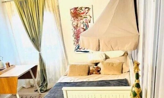 Roissy-en-France House | Private rooms in a Tiny Home