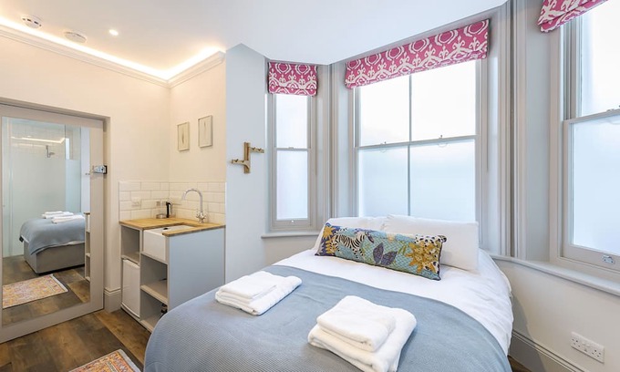 Campden Apartment | Small Kensington Studio, 5 mins to Kensington Palace & 10 mins to Portobello Rd