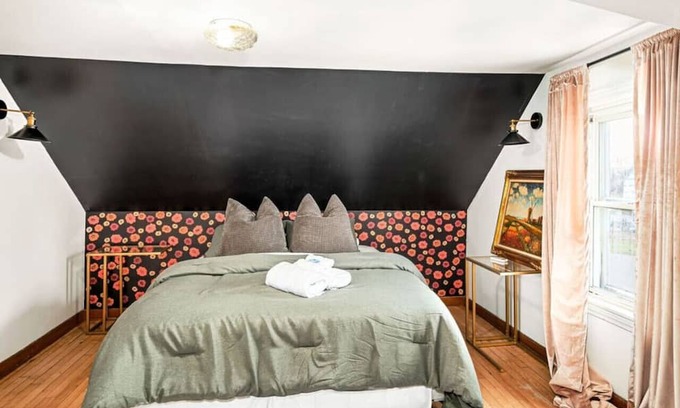 Superior House | 3 Bed Home Across From Park