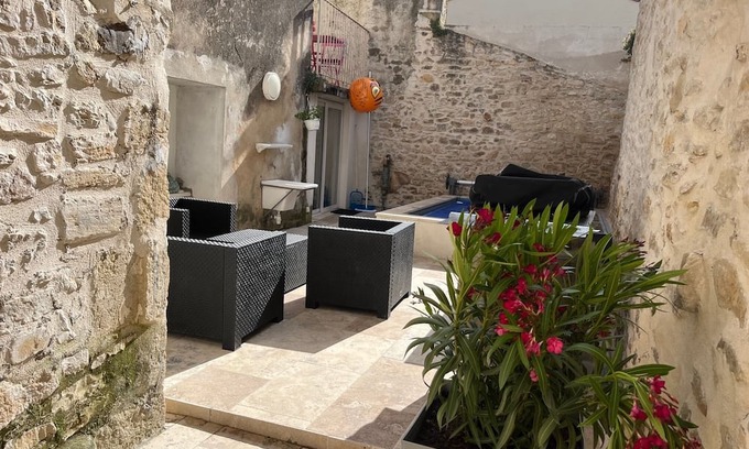 Bernis House | Village house with courtyard near Nimes Montpellier