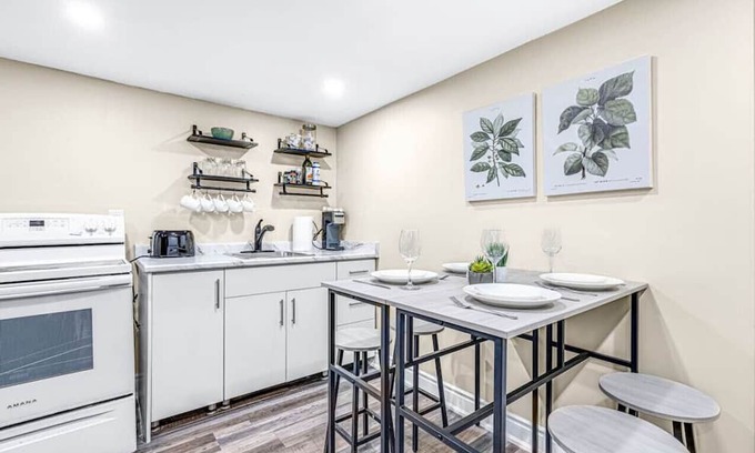 Beasley House | Chic 2Bed Gem-Prime Location to DT/Hospital/TiCats