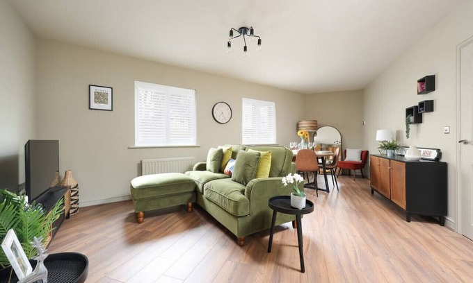 Malmesbury Apartment | Stylish Flat With Sofa Bed in Malmesbury!