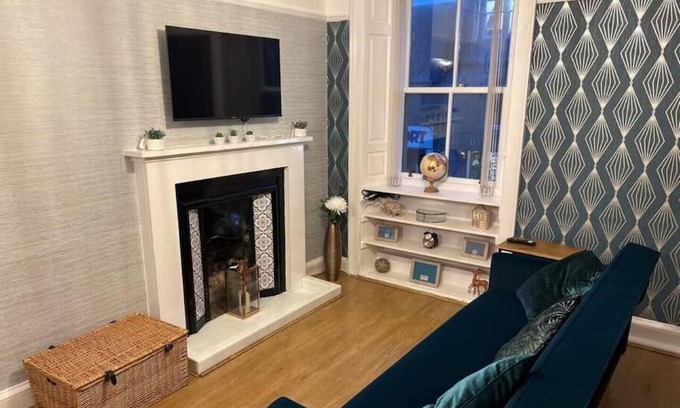 Montrose Apartment | Harris Apartment