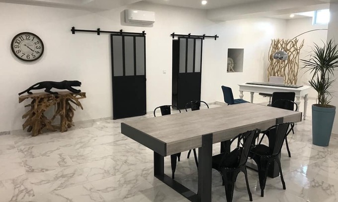 Carpentras Apartment | Joli Appartement Type Loft, en rez de Chaussée