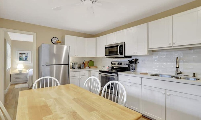 Harbor Village House | Pompano Beach House 15mins walk to beach.