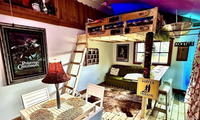 Braden River Other | Farmhouse Retreat. Quiet country cabin just minutes from Siesta Key & TerraNova