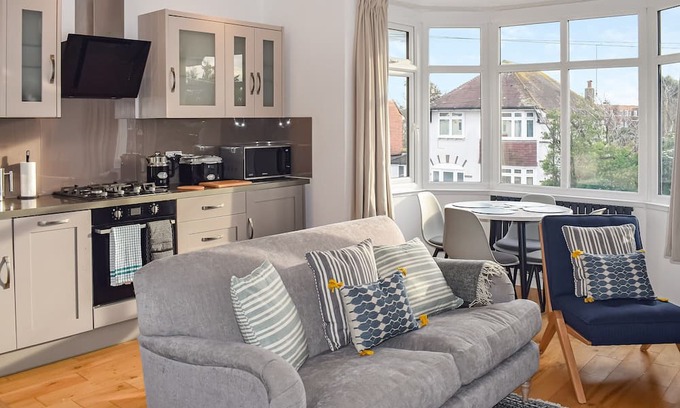 Worthing Cottage | 2 bedroom accommodation in Goring-by-Sea