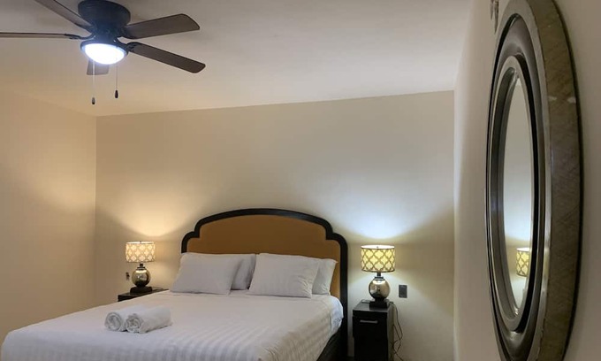 Zaragoza Apartment | New cozy apartment for 2, short walk to beach #9